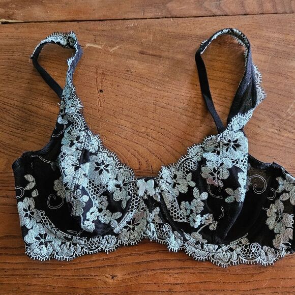 🖤 Sexy Black & Blue Lace Bra 34C NWOT – Unlined Underwire Lingerie - Picture 1 of 4
